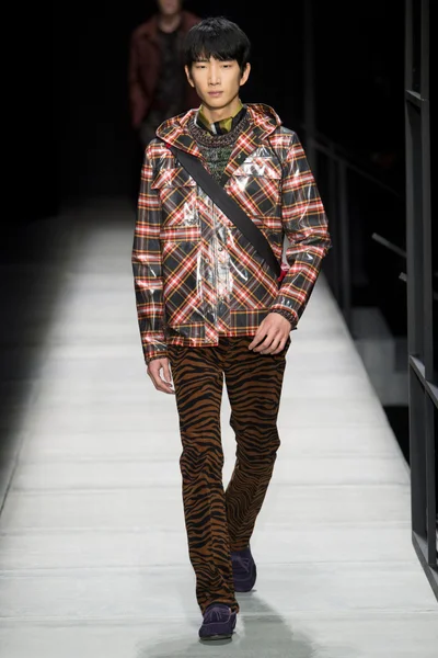 Look 44